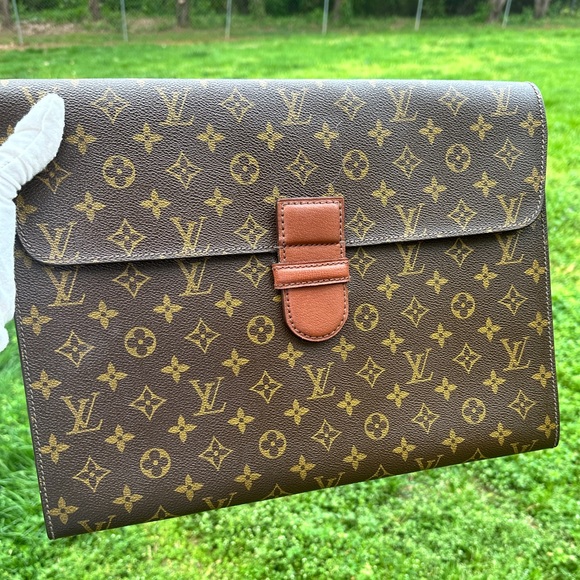 LV Ministre Document Computer Pouche Case Monogram Canvas w/ COA Louis Vuitton - Picture 2 of 16